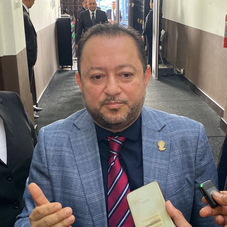 📢⚠️ Walter Mazariegos vuelve a mover la elección a su conveniencia. Aunque diga que es para “evitar enfrentamientos”, llevar la elección del rector de la USAC a Antigua Guatemala levanta más sospechas que certezas. 🤨🏛️

👀 La ciudadanía debe vigilar de cerca el proceso, porque