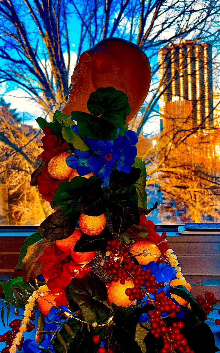 DerpyTango's tweet image. I made this sculpture shown because I was bored. Instead of wasting away online, I crafted.

I am Glad to have some time to spend off the road away from the truck so I can really focus hard on crafting, artistic endeavors and my numerous hobbies. 
🚚‼️🇺🇸❤️