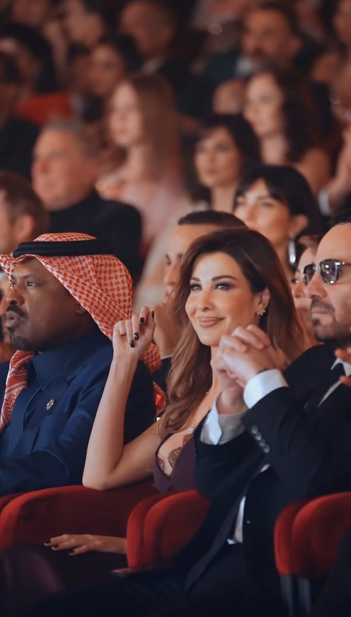 للهيبة عنوان اسمه <a href="/NancyAjram/">Nancy Ajram</a> ❤️ #كلنا_كلنا بنحبك يا #عصفوري_النونو انتي يا #كتكوتة قداش ضحكتك #رسالة_للعالم كلها سلام و حب و دفى ويلي بيحبك شوبنقوله؟ اكيد #شاطر_شاطر