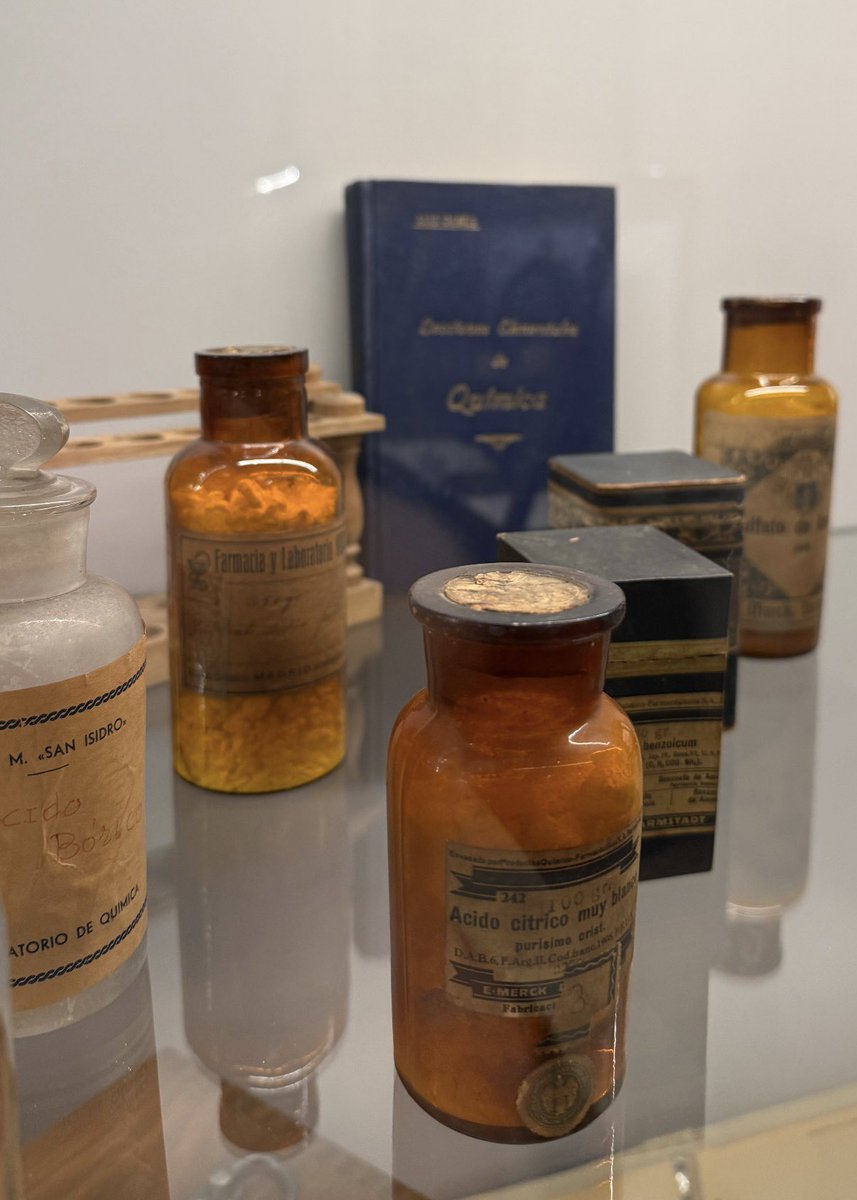 Disfrutando con «Las raíces de la ciencia», maravillosa exposición del <a href="/IES_S_Isidro/">IES S Isidro</a> que recupera su fantástico gabinete histórico de Física y Química con motivo del IV Centenario de los Reales Estudios. ¡Excelente iniciativa! <a href="/museoiesisidro/">Museo del Instituto (IES) San Isidro.</a> <a href="/IESSIsidro_Pat/">IES San Isidro 400 aniversario</a> <a href="/muncyt/">Museo Ciencia+Tecno</a>