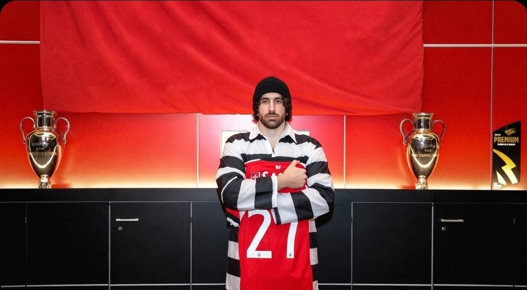 MonarchBMF's tweet image. Worst singing of the year so far.