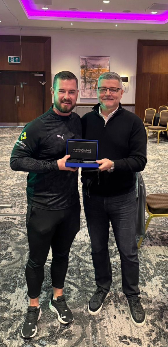 Armyfa1888's tweet photo. Congratulations to Sgt Dec O’Shea (REME) on reaching the milestone of officiating 100 EFL fixtures.

The award was presented at the recent PGMO training event. Dec has been part of the professional game since 2019.

A brilliant achievement — well done, Dec! 👏

#ArmyFootball https://t.co/HXteLCNHp2