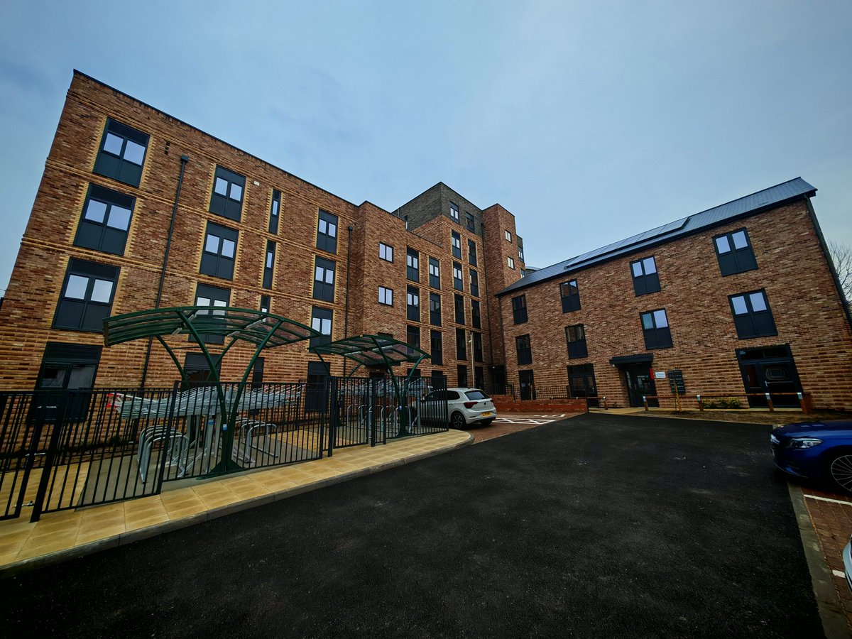 EdPerryman's tweet photo. Was great to see this handed over, 30 council flats for IBC, they didn't try and cheapen up on the materials so looks fantastic 👍 Spent a lot of time detailing this so made up how it turned out 🙂 https://t.co/40G4bZg9kF
