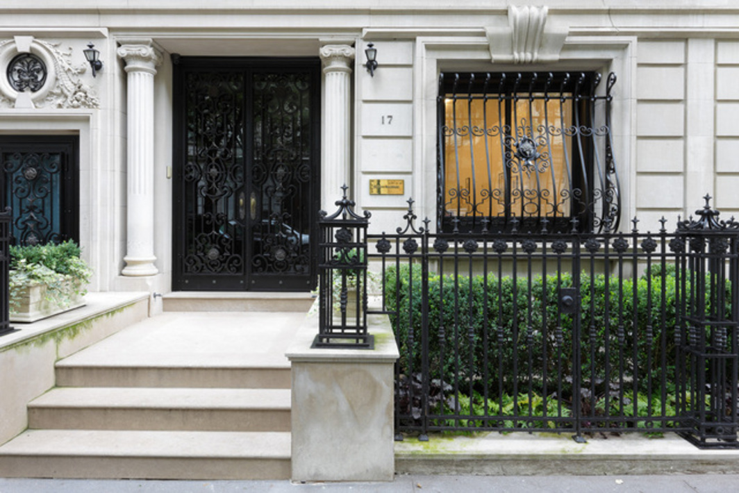judsoncre's tweet photo. Brand new UES gallery alert! Ground floor gallery space features 2,100 SF with additional storage available.

#uppereastside #madisonavenue #artgallery #retail

https://t.co/eIk7NjxoUD https://t.co/YpdRer8BPG