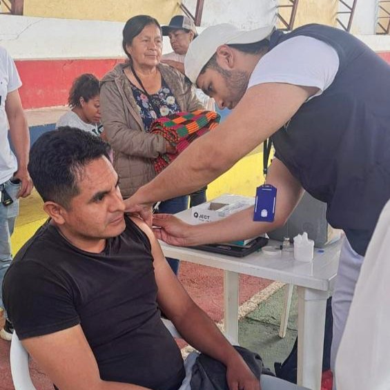 Salud_Loja's tweet photo. 🩺💉 #Paltas | El Distrito 11D03, a través de sus unidades operativas, desarrolló acciones de salud en territorio:

📍 PS El Huato atendió en Tacoranga 🤝.
📍 CS Catacocha brindó atención en Playas Higinda y Yamana.

#MSPEnTerritorio https://t.co/sH9GlSH13K