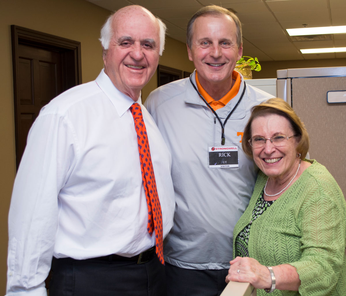 strongwellmc's tweet image. It's Thursday and we thought of jumping on the #2016 trend. We entertained celebrities, professionals, students, retirees, and cheered for our favorite teams. We also volunteered, got training, and thanked the women most important to us.  #ThrowbackThursday