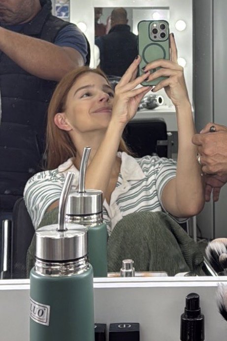 bforguillen's tweet image. e se usar só verde for um vício e a gabi é apenas uma vítima