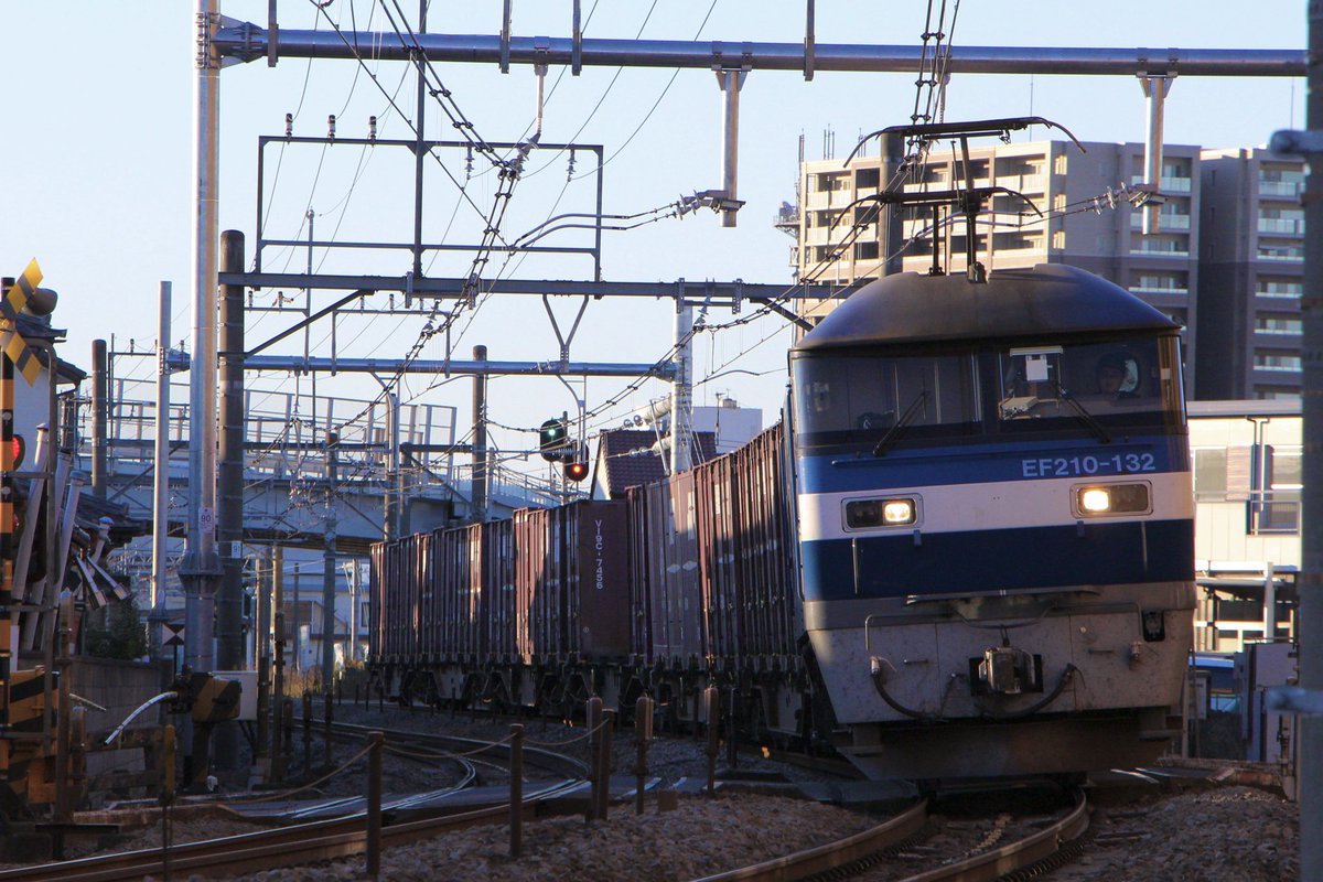 mar_shinkansen's tweet photo. おはようございます。
12月18日に高崎線本庄カーブにて撮影
3096レ EF210-132 コンテナ列車
#EF210  #ECO_POWER桃太郎  #コンテナ列車 #貨物列車  #高崎線 #本庄カーブ #埼玉県本庄市 https://t.co/gTigkFHBLD
