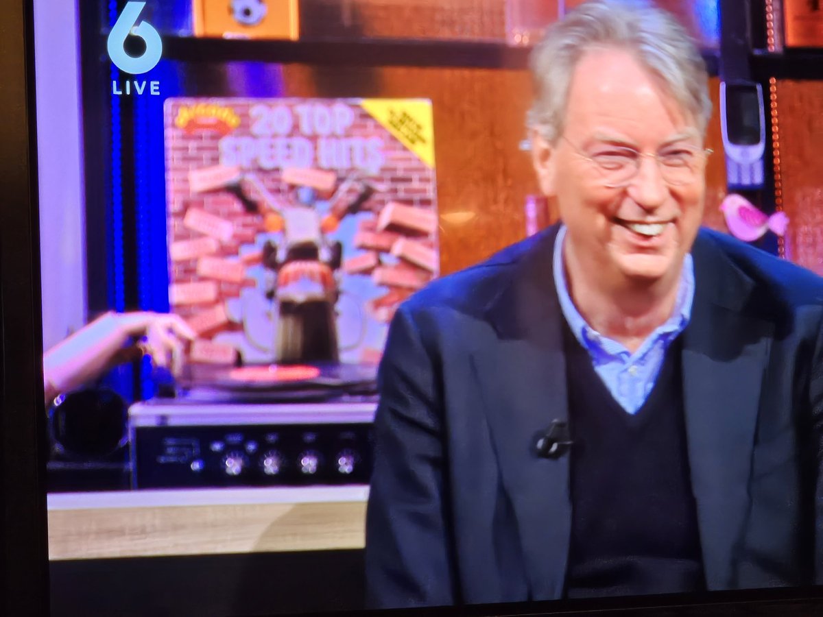 winkroach's tweet image. Arend Jan kwam niet veel aan het woord, maar de Top 20 Speed Hits LP op de achtergrond was het hoogtepunt van Vandaag Inside vanavond. Verzamelaar uit 1974 met o.a. #Sweet - The Six Teens.