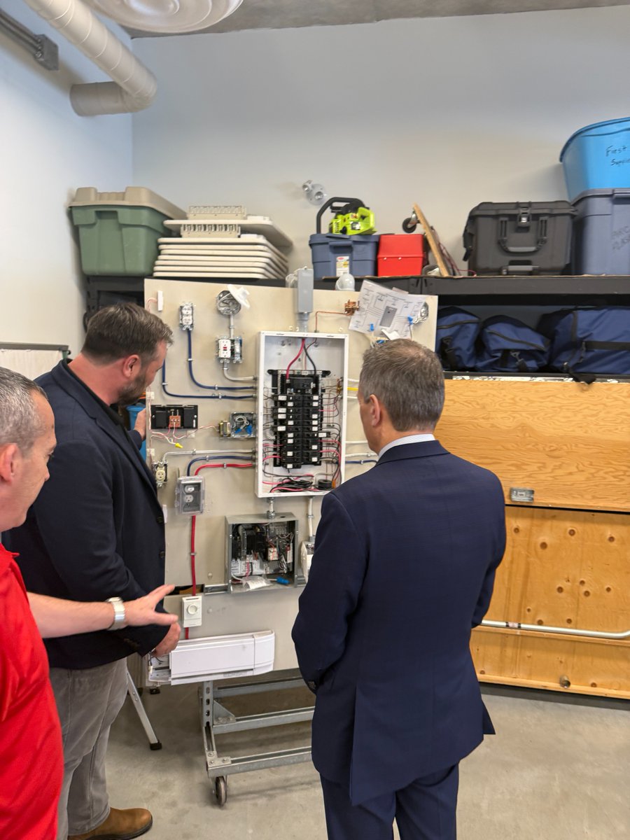 _MarkSutcliffe's tweet image. I visited the IBEW Training Centre in Gloucester and was impressed by the hands-on training and real-world skills being taught there. This centre prepares our electrical workers to help keep the city running safely and reliably. 

J'ai visité le centre de formation de l'IBEW à…