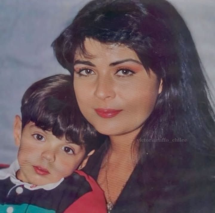 Esta joya me encontré hoy. Tan hermosos <a href="/victoriaruffo31/">victoria ruffo</a> y su primogenito 😍❤️