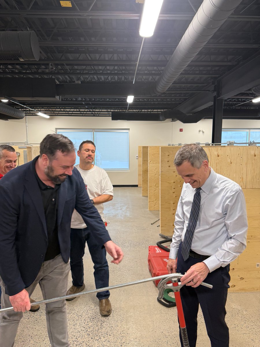 _MarkSutcliffe's tweet image. I visited the IBEW Training Centre in Gloucester and was impressed by the hands-on training and real-world skills being taught there. This centre prepares our electrical workers to help keep the city running safely and reliably. 

J'ai visité le centre de formation de l'IBEW à…
