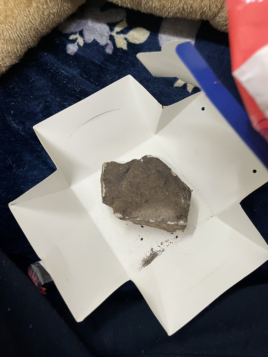 Tushargoel4577's tweet photo. @mymagicpin @CareMagicpin 
I ordered burger and got stone instead, i guess delivery agent scammed me because he asked oto on call too. Please look into the issue.
Order id 303839740 https://t.co/NLrYeyJ5dH