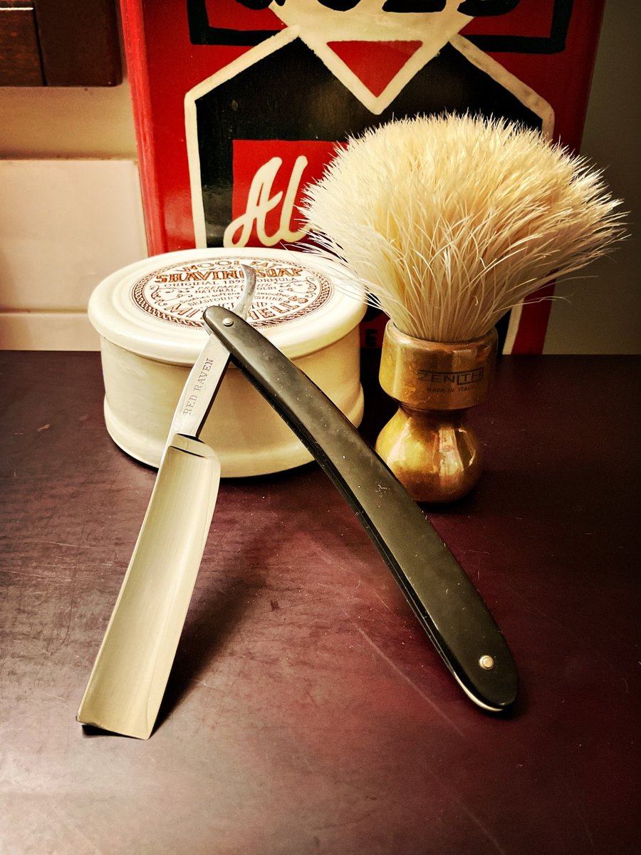 BadgerandBlade's tweet photo. Today's shave gear:
Red Raven
Zenith B33
Mitchell's Wool Fat
https://t.co/DDHHyKmEzw
#ShaveGear #StraightRazor #RedRaven #ZenithBrush #MitchellsWoolFat #TraditionalShaving #WetShaving #ShaveOfTheDay #RazorCollection #ShavingCommunity https://t.co/pKM59Ji48g