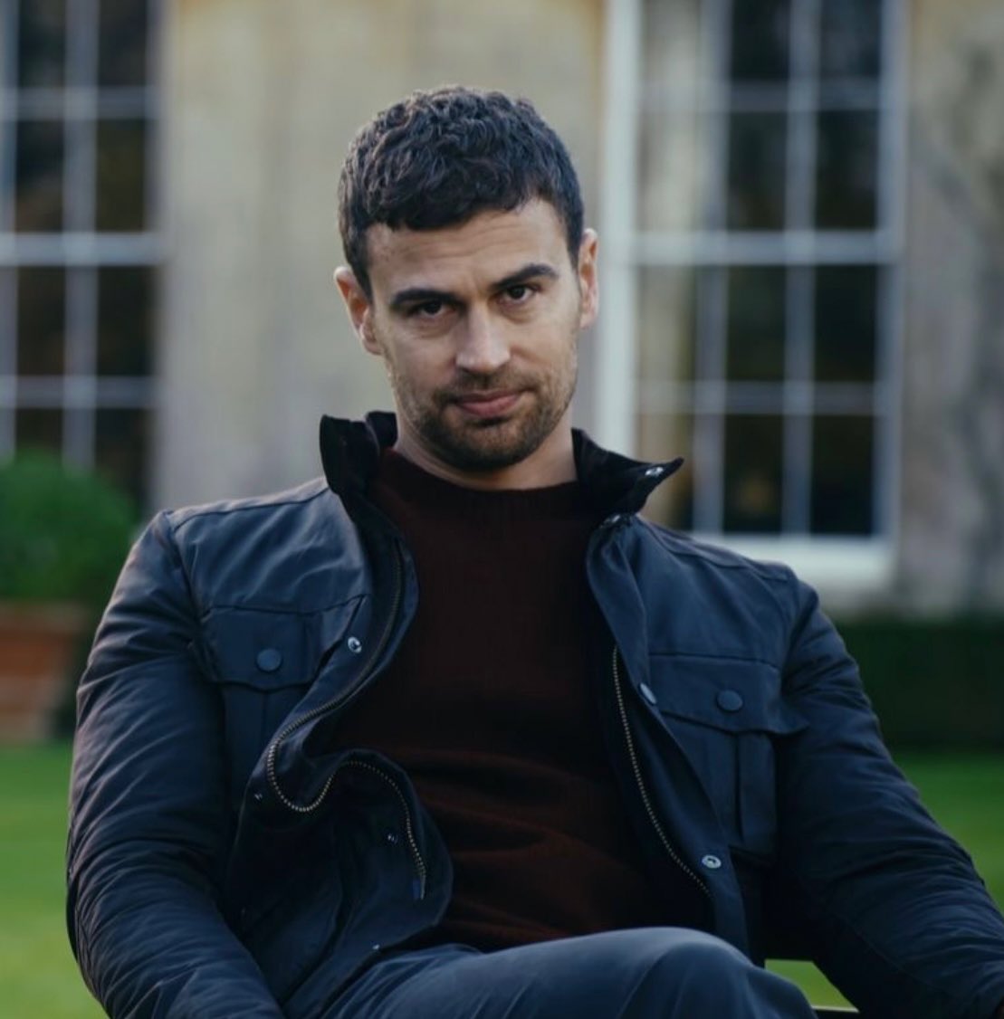 audreyficus2's tweet image. pls bfr james bond is british