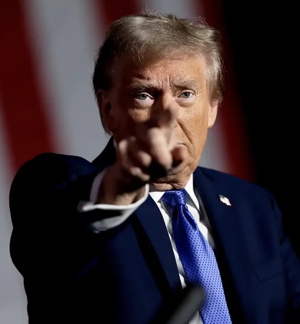 updatecharts's tweet image. Nos Estados Unidos, uma criança de 5 anos foi PRESA pelo ICE enquanto saía da escola.