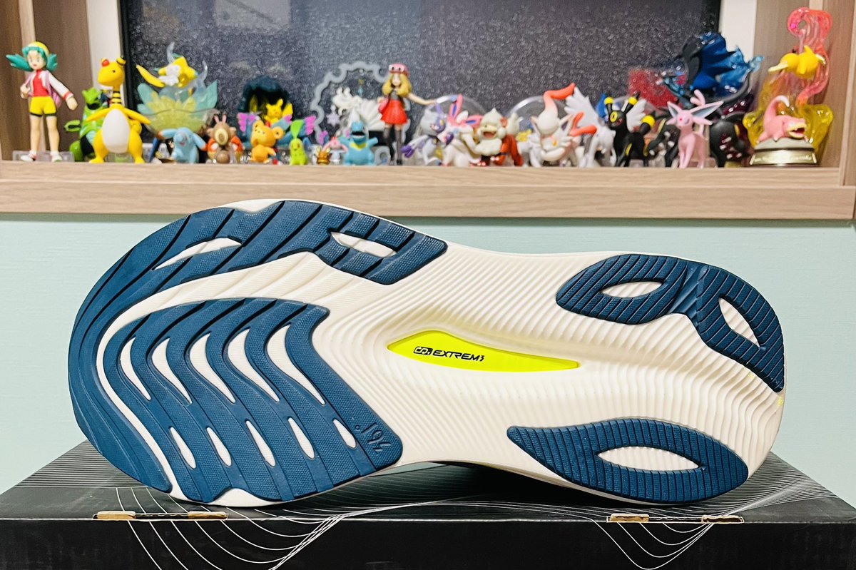 🇺🇸361°／Ventus

2024年の魅力的デイリートレナーNo.1が
eleosとphoneixだった様に今シーズン通して1番魅力を感じたのシューズ。5861円で購入

落差8mm(26.5mm-34.5mm)
Primo(EVA+PEBA超臨界フォーム)と
🇨🇳361°がレーシング👟飞飚future2に採用するCQT EXTREM3(PEBA/反発率75%)を組み合わせた極上の1足