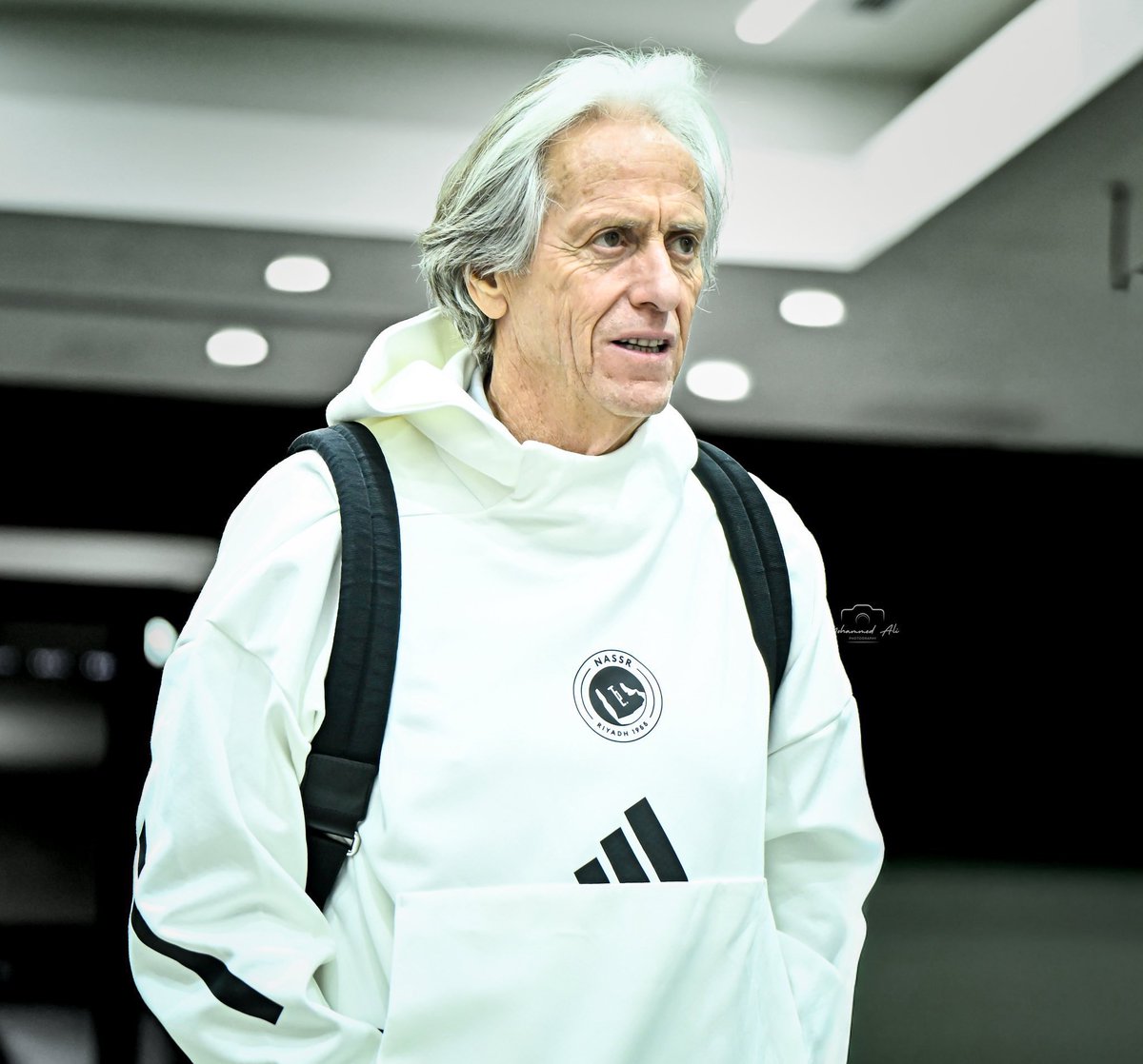majed_alshibani's tweet photo. الثلاث فرق الأولى في جدول الترتيب:

1- الهلال 44 نقطة

2- النصر 37 نقطة
3- الاهلي 37 نقطة

اترك مسألة أن الهلال متصدر بفارق 7 نقاط وتعال ننظر من زوايا أخرى ونشوف إحصائيات الثلاث فرق:

الثلاث فرق تهديفيا حتى الان:
الهلال والنصر متساويان 44 هدف ، الاهلي 26 هدف فقط ، كمعدل xg الهلال 40 النصر 35 الاهلي 27

وخذ بإعتبارك فارق الجودة بين خط هجوم النصر والاهلي مقارنة بما يملك الهلال.

دفاعيا:
الاهلي الاقوى استقبل 12 الهلال 15 النصر 18
كمعدل xg الهلال الافضل ، الهلال 11.5 الاهلي 14.9 والنصر 17.3

وخذ في اعتبارك كم مباراة غاب بونو وكوليبالي.

وفيه مسألة غاية في الأهمية ، الاهلي والنصر حظيوا بمعسكر صيفي أفضل ، الهلال أنهى موسمه بعد الجميع بشهر ونصف ، وبدأ معسكره بعد الجميع بشهر ونصف ، هذا بخلاف معرفة يايسلة وجيسوس بطبيعة الفرق والمنافسة مقارنة بإنزاغي

بناء على كل ما سبق
وأخذًا بالظروف وكل المعطيات ، اللي يسويه انزاغي حتى الان شيء إعجازي ، فوق المتوقع بمراحل

والمدهش أن انزاغي مكتسح كل الاحصائيات المتقدمة ، كل الارقام الدفاعية والهجومية تدعم صدارته وتؤكد أحقيته

إعجاز اللي أنجزه للآن