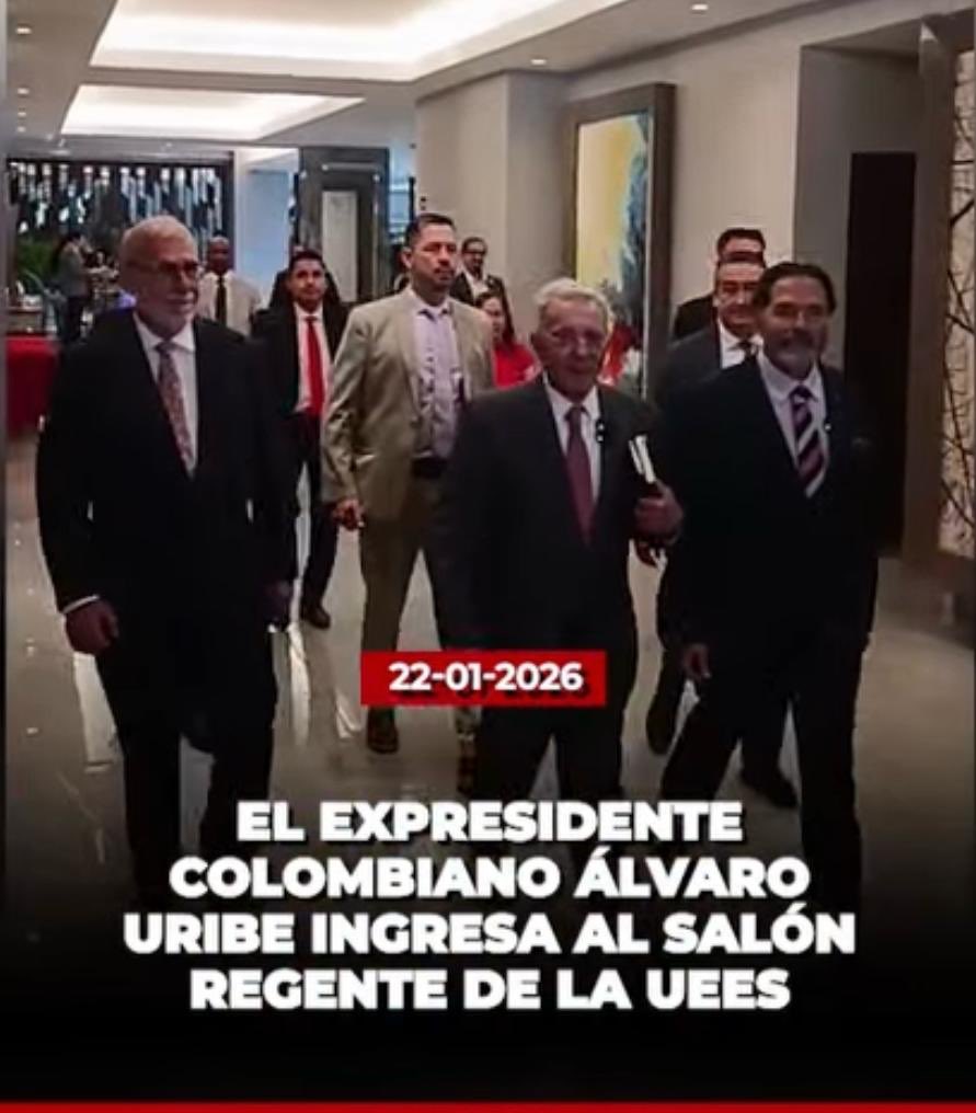 HELIODOPTERO's tweet image. El que está detrás de la guerra sucia contra Colombia del narcotraficante @DanielNoboaOk es nada menos que el matarife Uribe. Está de gira en Ecuador.
