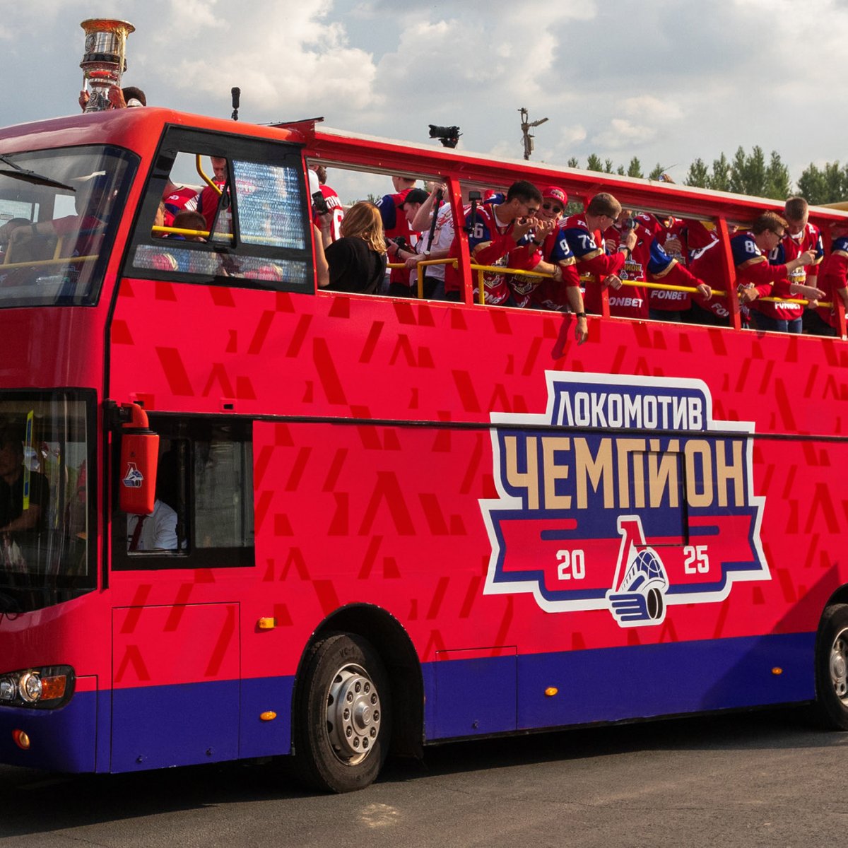 quberten's tweet photo. Seventeen years on the road, three finals, and the emotions of thousands of fans — Lokomotiv from Yaroslavl has finally reached the final stop. Quberten design studio created the championship identity so the club and its supporters could share this historic moment ➡️ https://t.co/9Y1YlddwQH