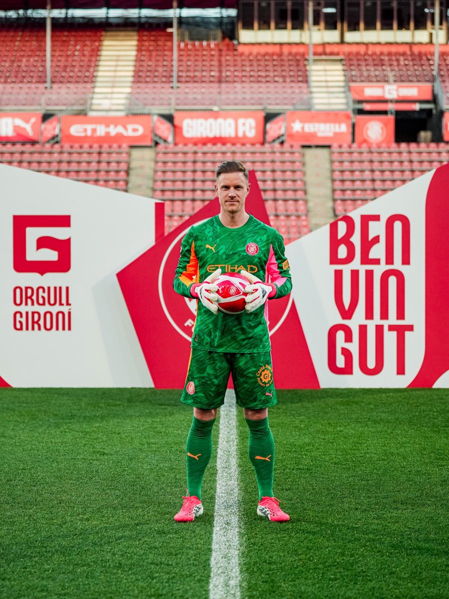 mterstegen1's tweet photo. Gràcies a tots per la càlida benvinguda i pel suport d’avui! 🙂 Ens tornem a veure dilluns! Som-hi, @GironaFC 🔴⚪️ https://t.co/NK9gKZjk5h