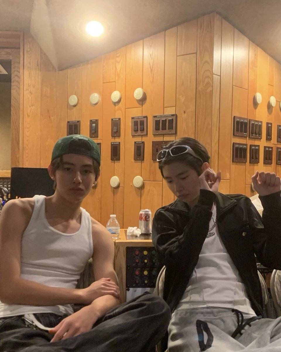 fcwonbin's tweet image. vengo a tomar posesión de este duo