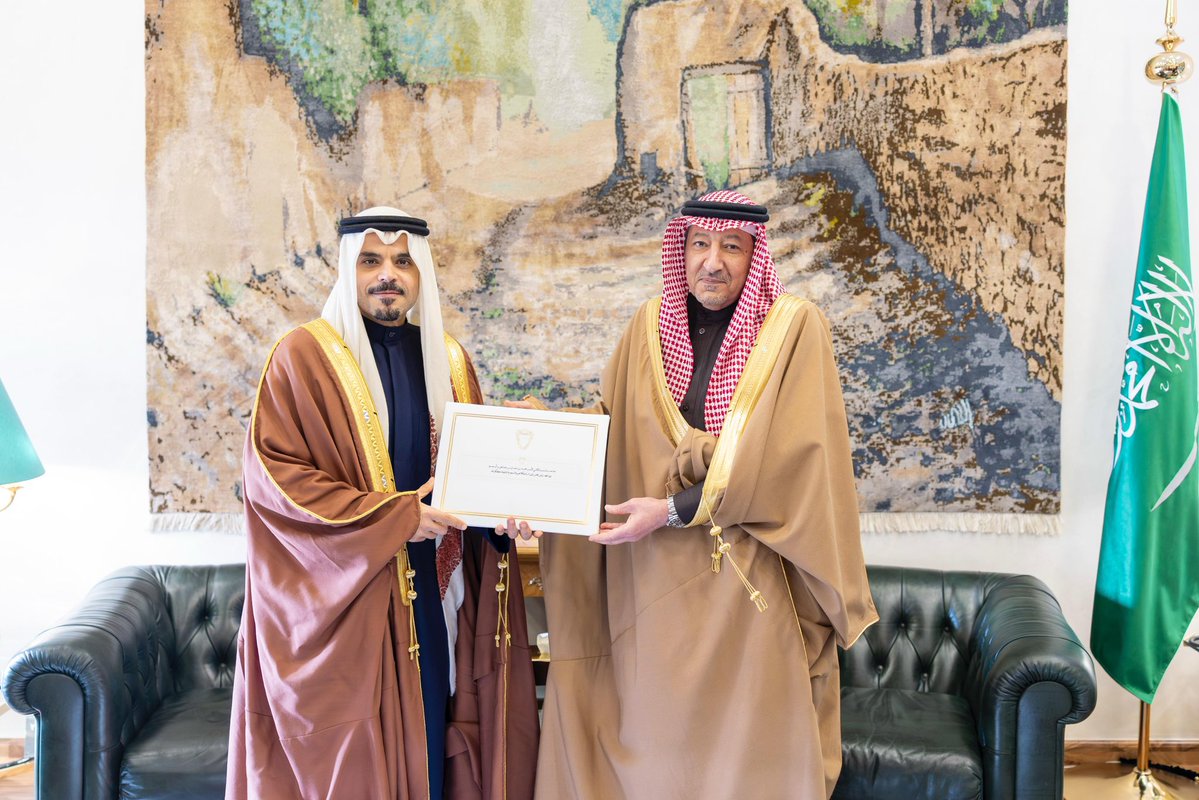 BahrainEmbKSA's tweet image. بعث حضرة صاحب الجلالة الملك حمد بن عيسى آل خليفة، ملك البلاد المُعظم حفظه الله ورعاه، رسالة خطية إلى سمو ولي العهد الأمير محمد بن سلمان بن عبدالعزيز آل سعود، تؤكد عمق العلاقات الأخوية الراسخة بين مملكة البحرين والمملكة العربية السعودية الشقيقة.