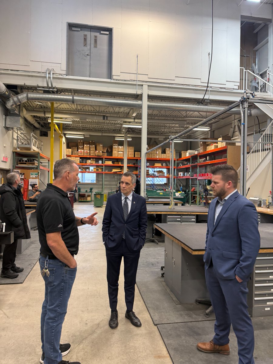 _MarkSutcliffe's tweet image. It was great to visit the SMART Local 47 Training Centre and see firsthand the precision and care that goes into sheet metal work. These tradespeople help make our buildings functional, safe, and comfortable. Their work is essential, and the training happening here is helping…