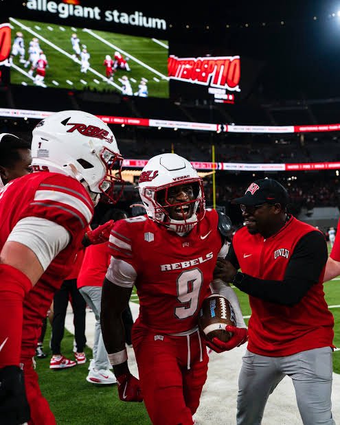 Kailonwalkerr's tweet image. After a great conversation with @wyattcoleray  I am blessed to receive another blessing from UNLV #agtg #bgoe