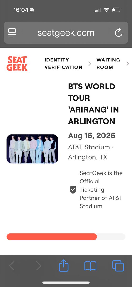 JUSTFORKSJ's tweet photo. Shit why does this line took so long 😔 LEMME IN i just need one more ticket https://t.co/d4YZYw2BY1