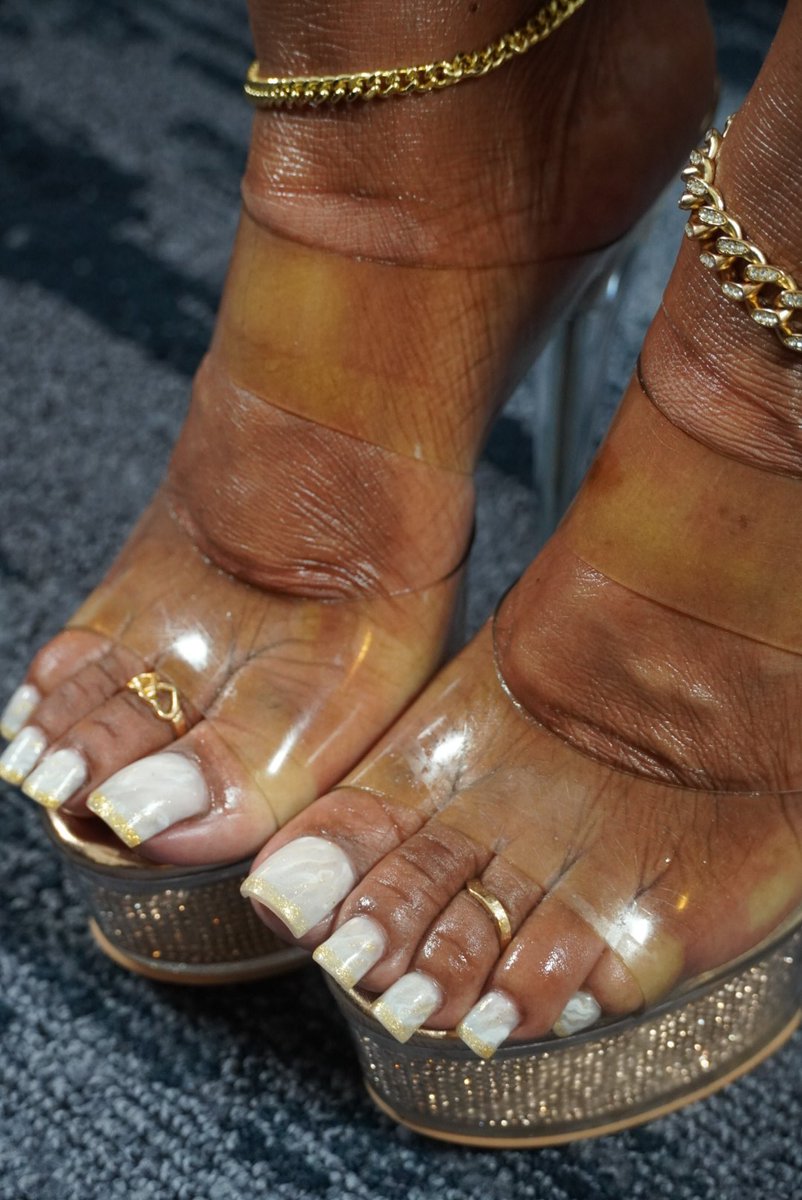 sunnys_pleasers's tweet photo. I loved being up close & personal with @TheFeetGuide https://t.co/sgJe21puVd