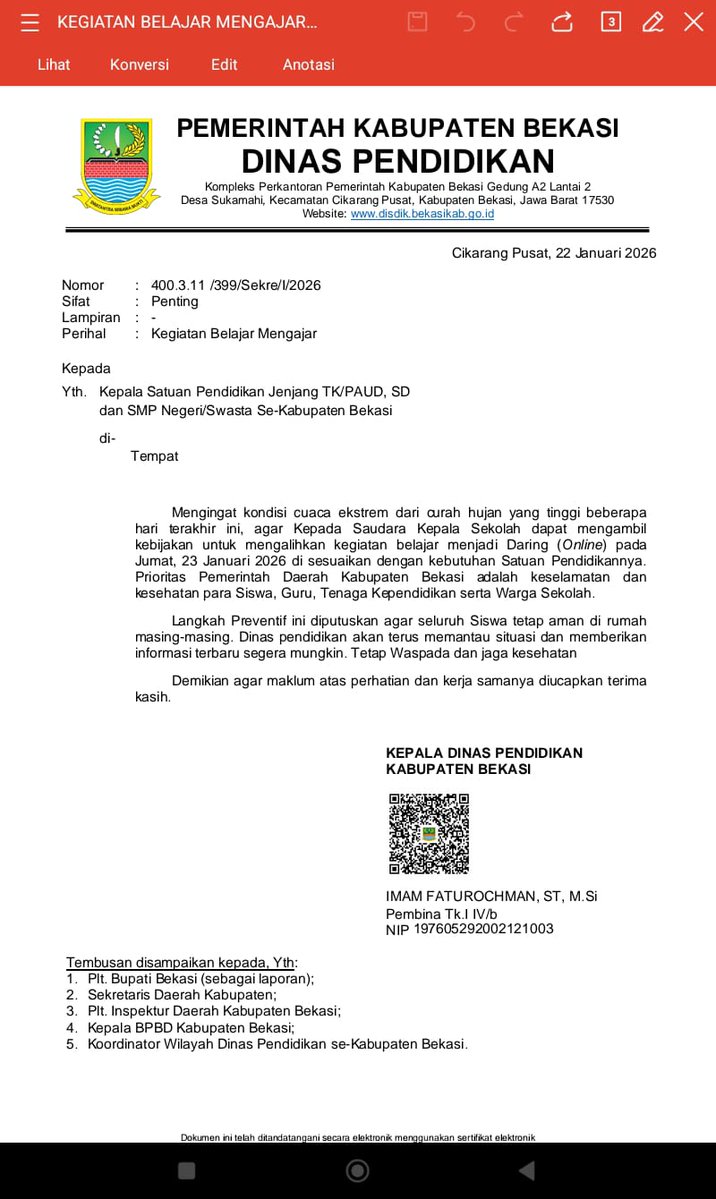 Inaaata's tweet image. Asli dah aneh banget dinas pendidikan kab bekasi, anak-anak di rumahkan, guru nya tetep disuruh ke sekolah. Padahal rumah gurunya jg kebanjiran, akses jalan juga banjir dikira muridnya aja kali ya