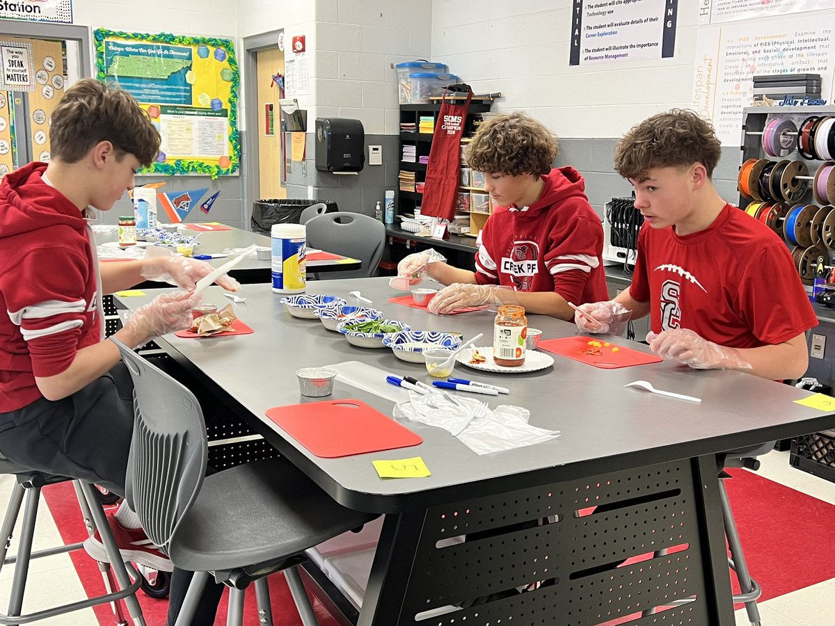 SCreekLife tweet media