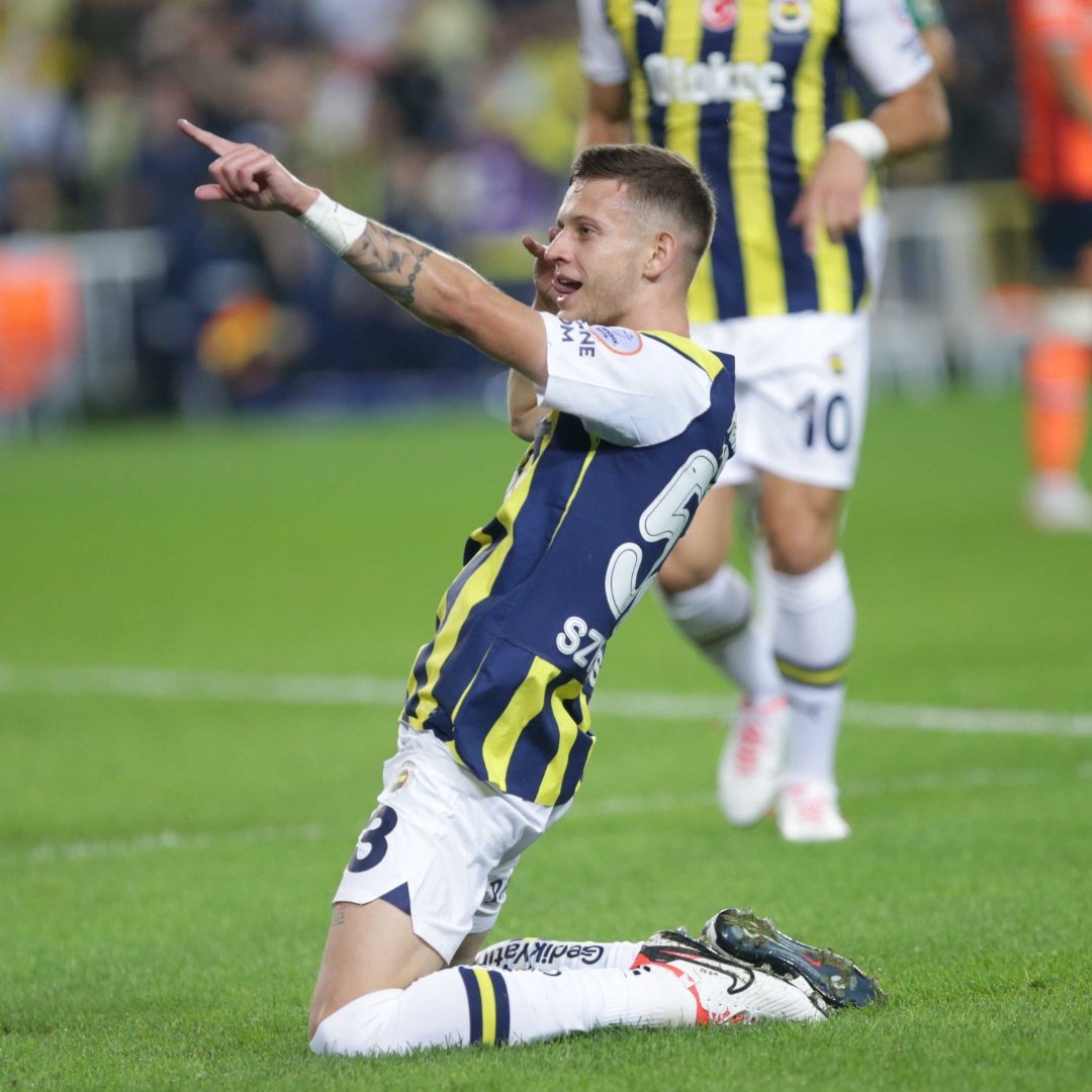 <a href="/Fenerbahce/">Fenerbahçe SK</a> Bu yamyam taraftarımsılara artık hiç bir oyuncumuzu yem etmeyin lütfen. Şimdi de Kerem'e bileniyor embesil sürüsü❗️😡

Yolun açık olsun. Seni çok seviyorum. Başarılar Şimom🙏🥺🫶