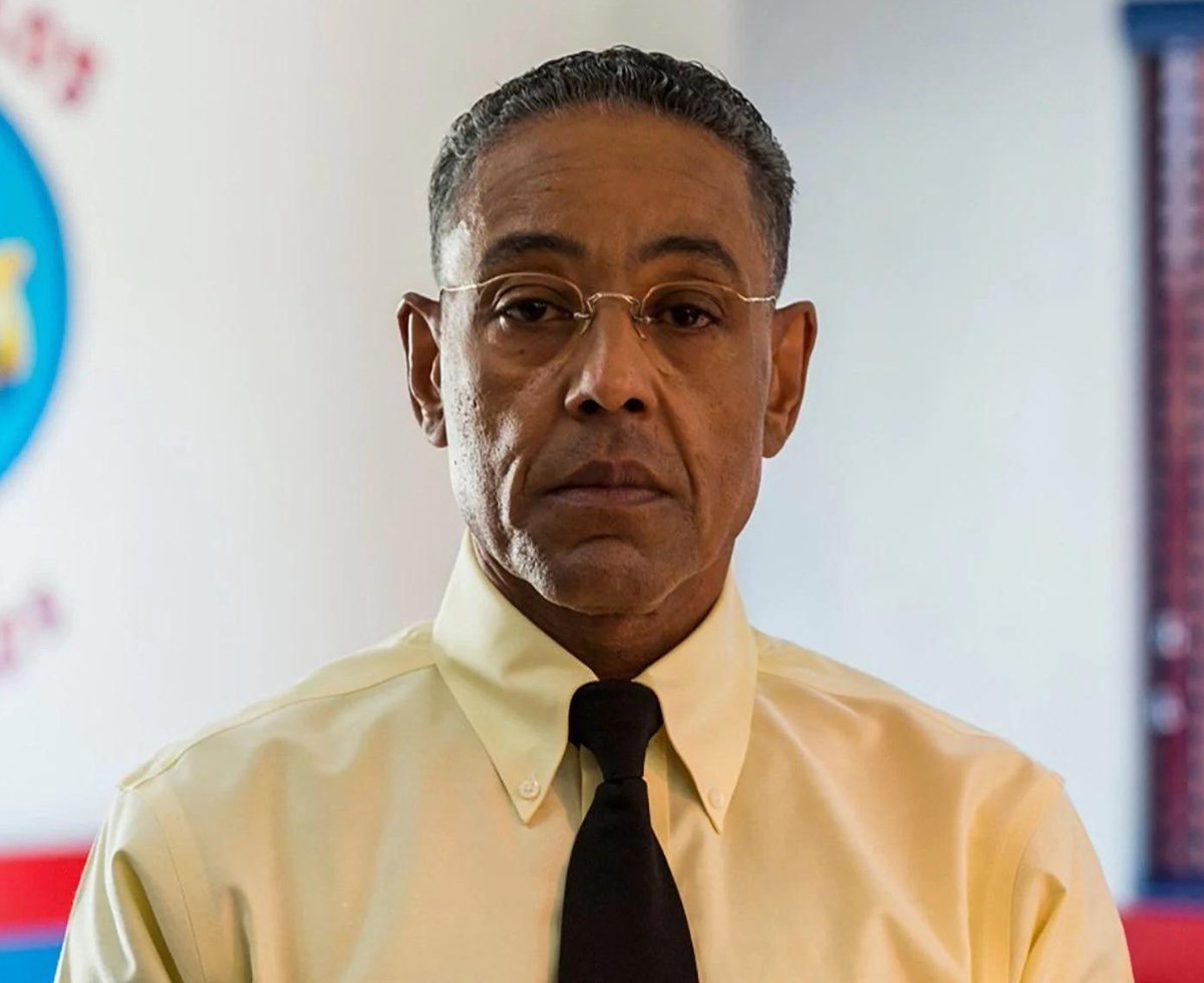 Indie5051's tweet photo. Después de su divorcio, el actor Giancarlo Esposito se declaró en quiebra y consideró arreglar su propia muerte para tener dinero para un seguro de vida para sus hijos.

Más tarde admitió que investigó si el suicidio aún sería rentable e incluso pensó en fingir su muerte.

Afortunadamente, no mucho después, fue elegido para interpretar a Gus Fring en Breaking Bad, un papel que cambió su vida.
