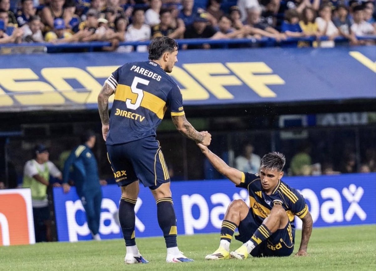 Que manera de boludearlo al Pibe este...