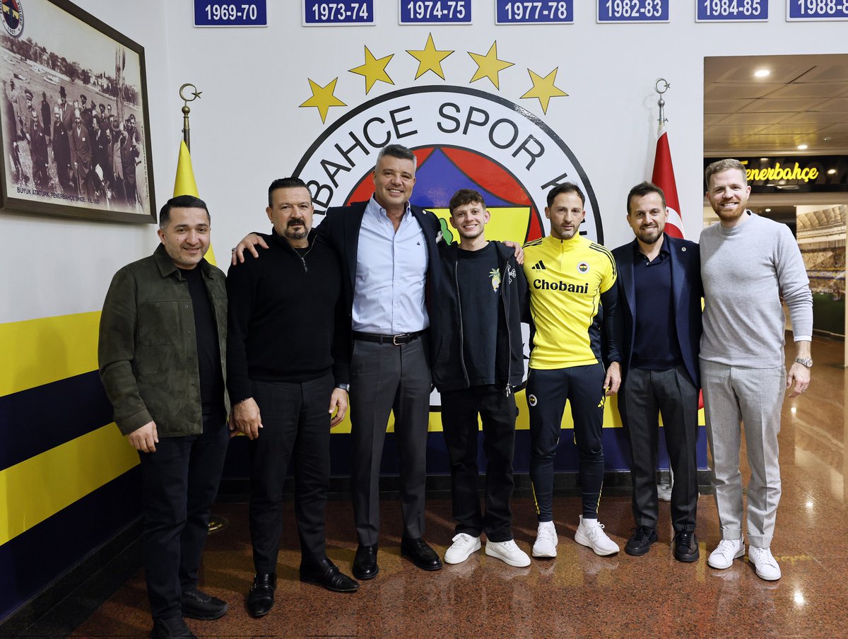 TekYolFener's tweet photo. Sebastian Szymanski, tesislerde Başkanımız Sadettin Saran ve teknik ekiple vedalaştı.. https://t.co/eKHSG9c6ch