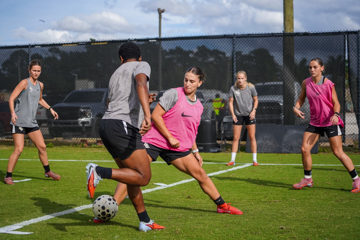 UCF_WSoccer's tweet photo. Spring fútbol is back ⚽ https://t.co/uz1VPtMXrX