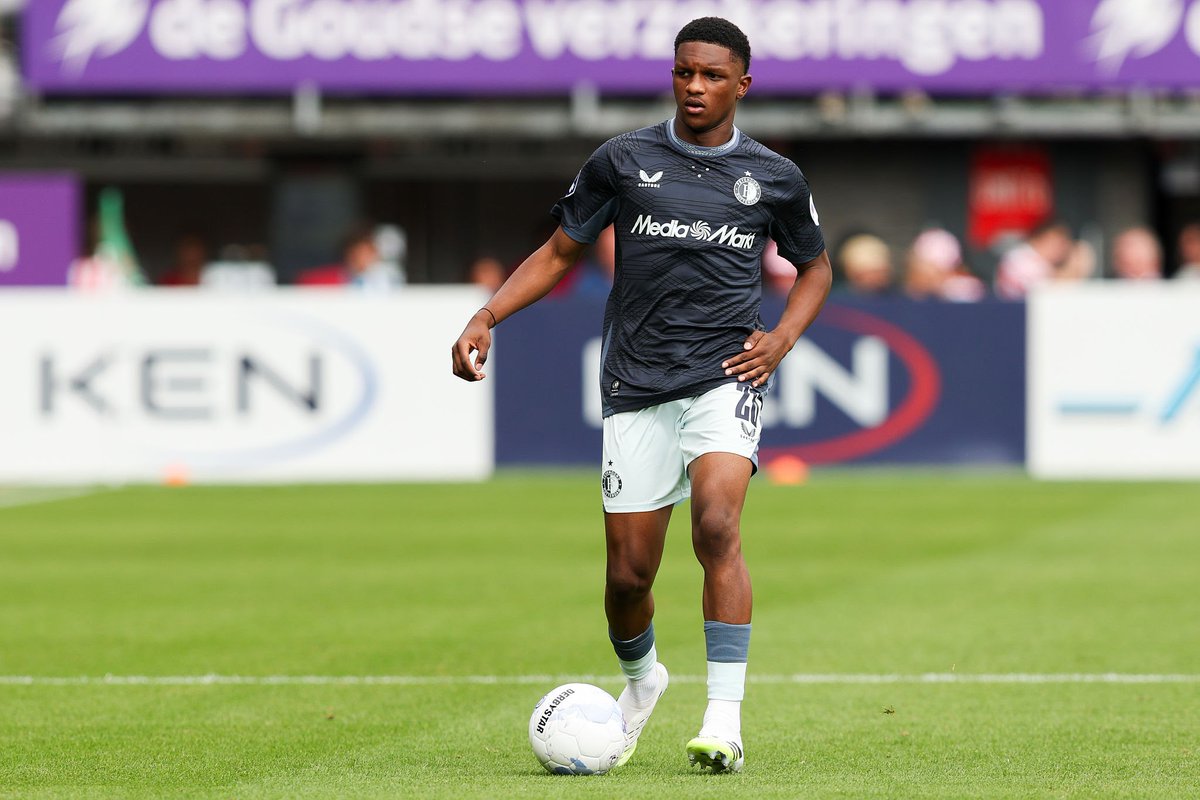 Bayern have made it clear to Givairo Read's management that the club wants him and will go for him in the summer. The Dutchman is Max Eberl's top target. Feyenoord want around €30m. Things are looking good that Read will end up in Munich in the summer [<a href="/altobelli13/">Tobi Altschäffl</a>, <a href="/cfbayern/">Christian Falk</a>]