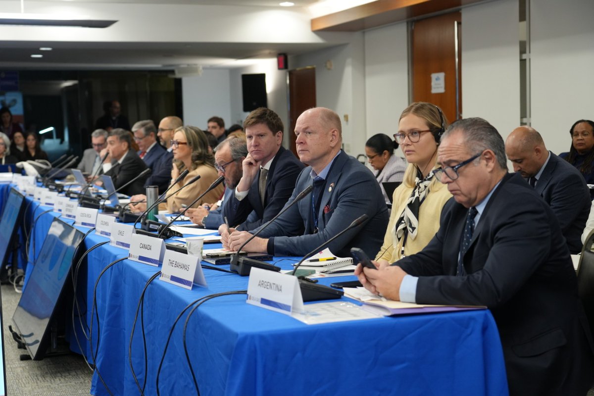 OEA_oficial's tweet image. #HOY │ El Departamento para la Cooperación y Observación Electoral (#DECO) de la #OEA se reunió con Misiones y Observadores Permanentes para:

🔍 Evaluar el trabajo realizado en 2025
📑 Presentar el Plan de Trabajo 2026 de Observación Electoral y Cooperación Técnica.

¡Avanzamos