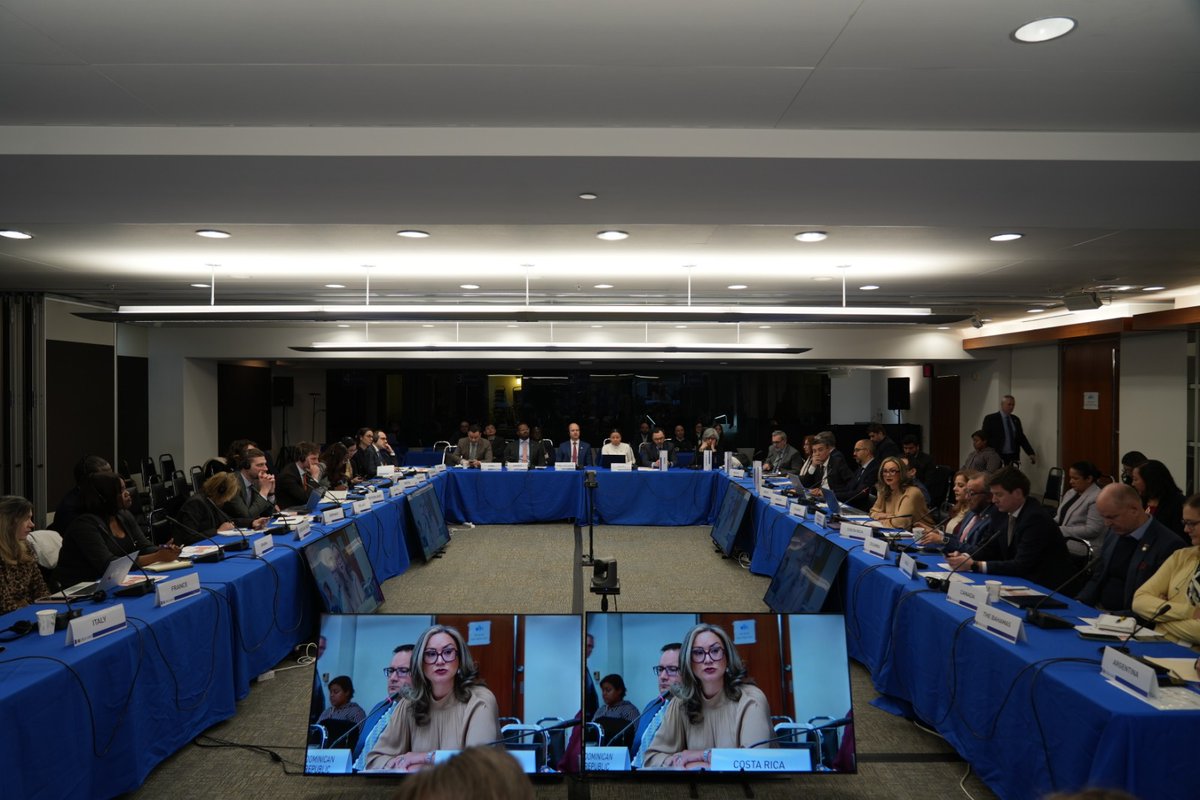 OEA_oficial's tweet image. #HOY │ El Departamento para la Cooperación y Observación Electoral (#DECO) de la #OEA se reunió con Misiones y Observadores Permanentes para:

🔍 Evaluar el trabajo realizado en 2025
📑 Presentar el Plan de Trabajo 2026 de Observación Electoral y Cooperación Técnica.

¡Avanzamos