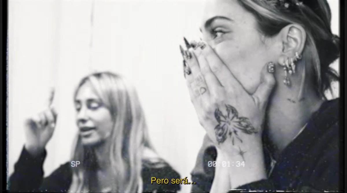 TodosobreTini_'s tweet photo. la importancia de tener una amiga cerca siempre 💝te quiero sofu https://t.co/WP6xQhopGI