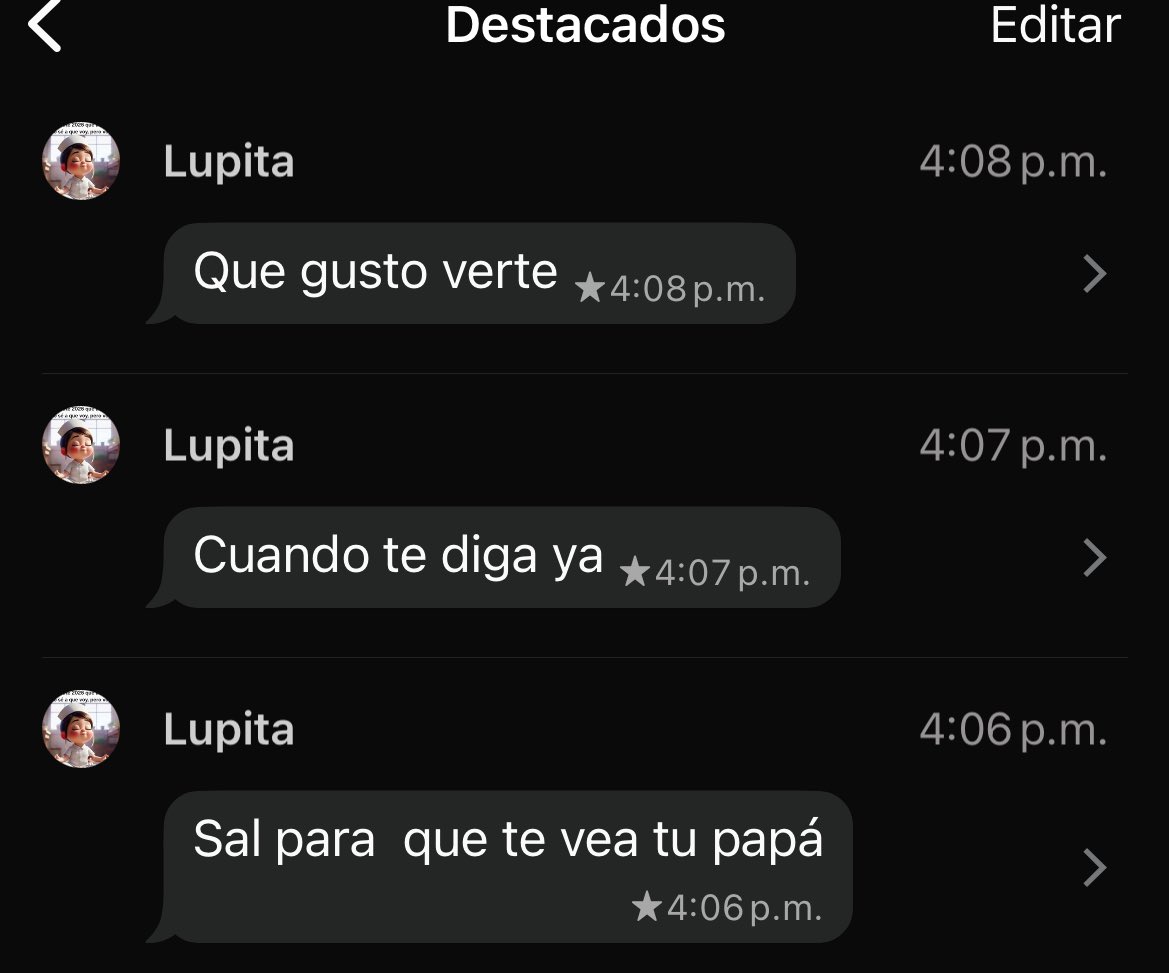 YoungPack_'s tweet photo. Todos los días cuando mi mamá regresa del trabajo pasa por la oficina y me pide que me asome por la ventana y la salude, hoy mi papá la acompañó a su trabajo y los dos me querían ver aunque sea de lejos entonces recibí estos msj ☝🏾 https://t.co/FqMOdciYwg