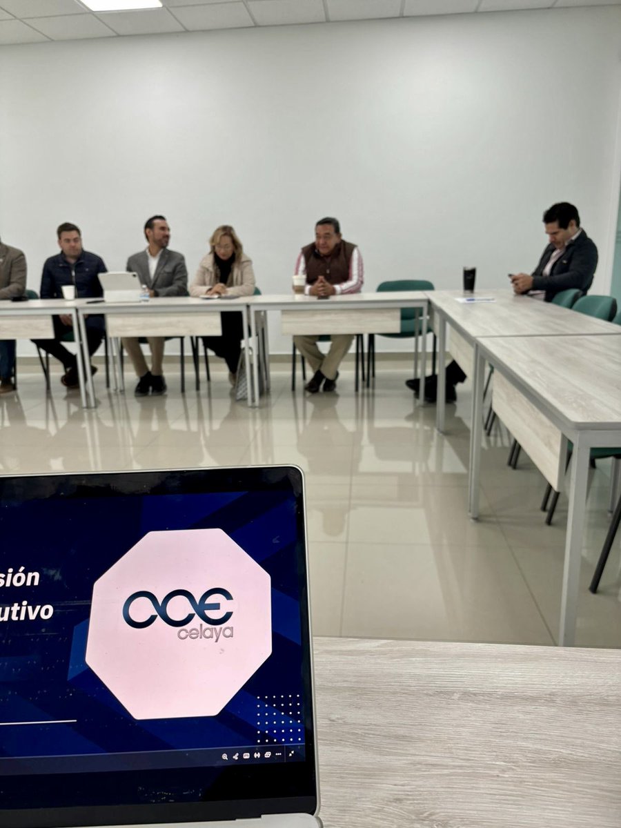 Hoy realizamos una reunión de trabajo con el Consejo Directivo del <a href="/ccecelaya/">CCE Celaya</a> para definir las acciones estratégicas que guiarán nuestro trabajo en 2026.

Reafirmamos nuestra disposición de ser un órgano de representación empresarial propositivo, que impulse la dinámica económica