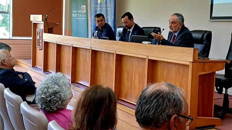 AUR_cl's tweet photo. 🔵Les compartimos imágenes de la primera jornada del "Encuentro de #Descentralización" que se desarrolla en @UAustraldeChile en Valdivia. Instancia organizada por @GOREdeLosRios y #UACh , con la colaboración de #AUR y #ANCORE!! https://t.co/rYJVeyOGTF