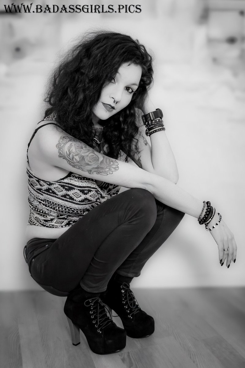 BAGFlashZone's tweet image. Black Springball in bw!
#bw #girl #altmodel #shooting #linkinbio