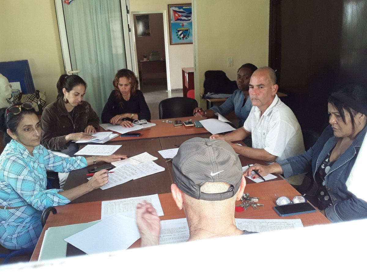 Edel84348325's tweet photo. Con la presencia del #PCC, la AMPP y las organizaciones de masa el #CEMMadruga puntualiza el cronograma de trabajo para realizar el estudio de las circunscripciones. #CENCuba. #Juntosomosmasfuertes. https://t.co/phYLEmRKOH