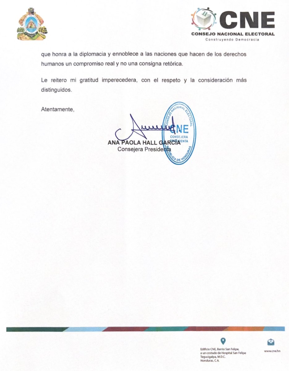 APHall_Hnd's tweet photo. La noche del once de diciembre de 2025, el oficialismo emprendió un nuevo ataque contra las dos Consejeras Propietarias del CNE, al intentar aprehendernos ilegalmente.

Hoy puedo decirles que, esa noche, al salir de mi vivienda sin tener un sitio donde refugiarme, viví momentos de extrema tensión e incertidumbre. Sin embargo, el Embajador de Francia en Honduras, me tendió la mano. 

Gracias Cédric por brindarme resguardo seguro en la residencia que ocupas y por tu apoyo diario. No solamente protegiste mi libertad personal; pues, tener un sitio seguro permitió que continuara mi desempeño como Presidenta del CNE en momentos donde el país y el mundo esperaban la declaratoria de las Elecciones Generales. 

Tu ejemplo de valentía y de defensa de los principios democráticos quedarán grabados en mi memoria como una lección ética que honra la diplomacia y ennoblece a las personas y a las naciones que hacen de los Derechos Humanos un compromiso real y no mera retórica. ¡Gracias!
