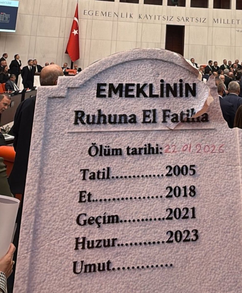 #EmeklilerAyağaKalkın