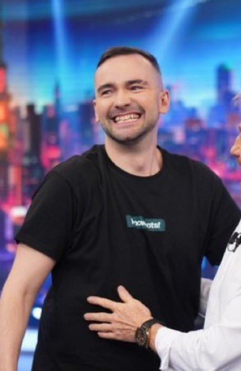 Las 2 españas:

-1) En #LaRevuelta un currante que ha conseguido 2 nominaciones por su película XIRĀT, Óliver Laxe.

-2) En el Hormiguero el Xokas, el típico ignorante sin estudios que opina de todo y no tiene ni pvta idea de nada, que se hizo millonario haciéndose pajas
#XokasEH